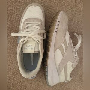 Reebok white tan beige blue sneaker